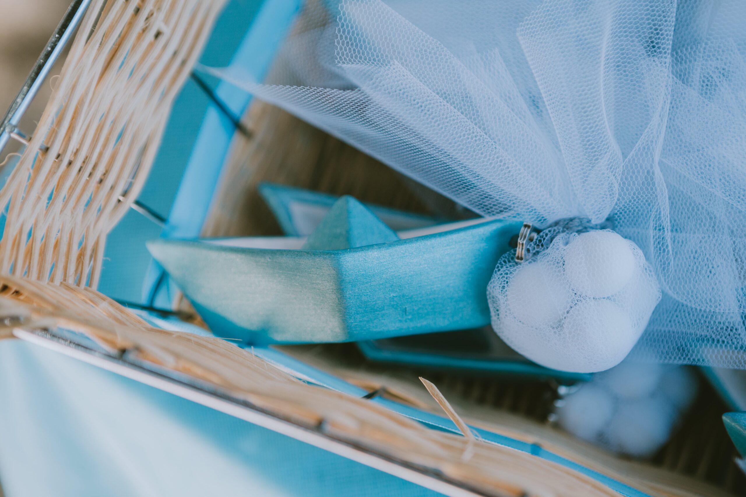 Μπομπονιέρα Βάπτισης Καραβάκι με Τούλι & Κουφέτα – Γαλάζιο