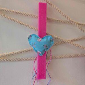 Χειροποίητη πασχαλινή λαμπάδα με υφασμάτινη καρδιά